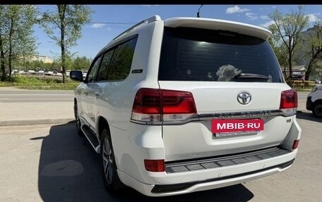 Toyota Land Cruiser 200, 2017 год, 5 650 000 рублей, 6 фотография