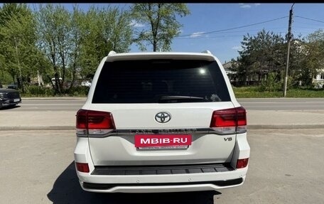 Toyota Land Cruiser 200, 2017 год, 5 650 000 рублей, 7 фотография