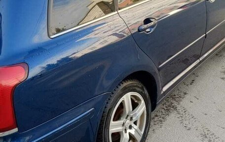 Toyota Avensis III рестайлинг, 2004 год, 780 000 рублей, 3 фотография