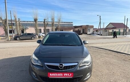 Opel Astra J, 2011 год, 799 999 рублей, 2 фотография