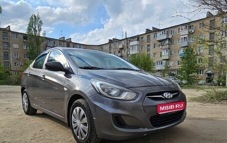 Hyundai Solaris II рестайлинг, 2013 год, 650 000 рублей, 1 фотография