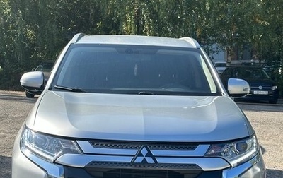 Mitsubishi Outlander III рестайлинг 3, 2018 год, 1 950 000 рублей, 1 фотография