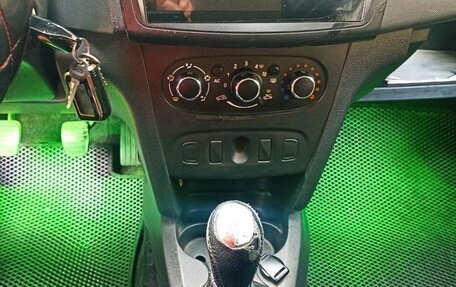 Renault Logan II, 2017 год, 505 000 рублей, 7 фотография