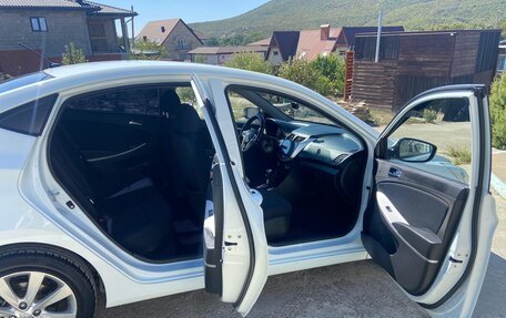 Hyundai Solaris II рестайлинг, 2013 год, 920 000 рублей, 6 фотография