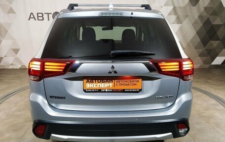 Mitsubishi Outlander III рестайлинг 3, 2018 год, 1 859 000 рублей, 6 фотография