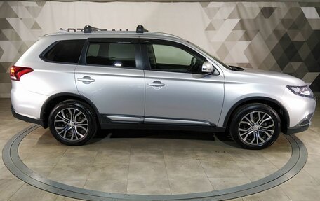 Mitsubishi Outlander III рестайлинг 3, 2018 год, 1 859 000 рублей, 8 фотография