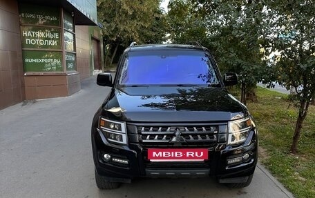 Mitsubishi Pajero IV, 2011 год, 2 390 000 рублей, 2 фотография