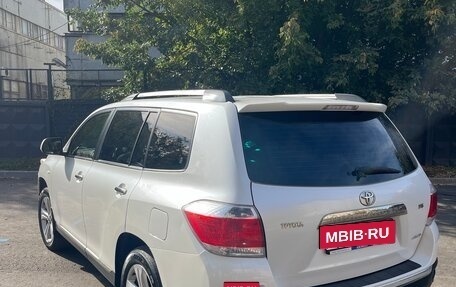 Toyota Highlander III, 2012 год, 1 450 000 рублей, 3 фотография