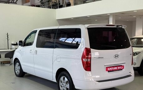 Hyundai Grand Starex Grand Starex I рестайлинг 2, 2015 год, 2 079 900 рублей, 4 фотография
