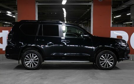 Toyota Land Cruiser Prado 150 рестайлинг 2, 2021 год, 7 499 000 рублей, 4 фотография