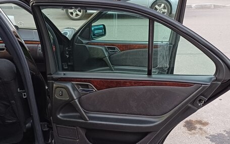 Mercedes-Benz E-Класс, 1998 год, 700 000 рублей, 1 фотография