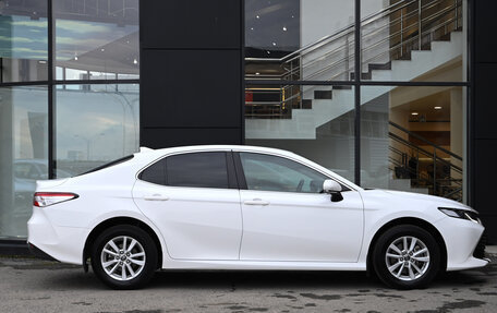 Toyota Camry, 2018 год, 2 860 000 рублей, 5 фотография