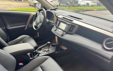 Toyota RAV4, 2015 год, 2 000 000 рублей, 2 фотография