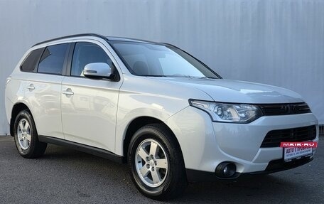 Mitsubishi Outlander III рестайлинг 3, 2013 год, 1 290 000 рублей, 3 фотография
