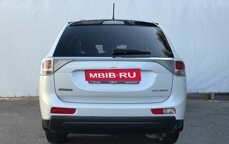 Mitsubishi Outlander III рестайлинг 3, 2013 год, 1 290 000 рублей, 6 фотография