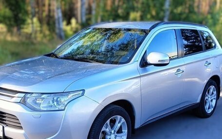 Mitsubishi Outlander III рестайлинг 3, 2012 год, 1 450 000 рублей, 2 фотография