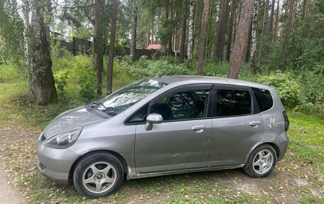 Honda Fit III, 2002 год, 280 000 рублей, 2 фотография