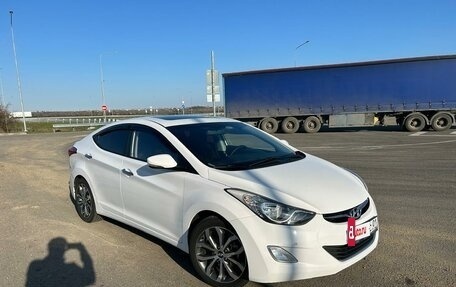 Hyundai Avante, 2013 год, 1 235 000 рублей, 2 фотография