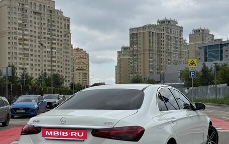 Mercedes-Benz E-Класс, 2022 год, 4 550 000 рублей, 3 фотография