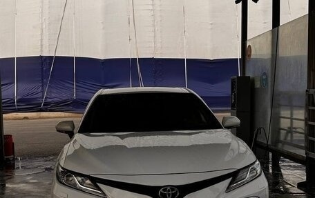 Toyota Camry, 2022 год, 3 400 000 рублей, 2 фотография