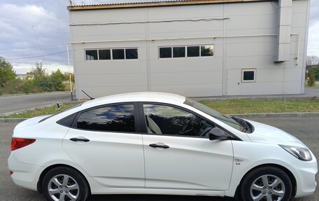 Hyundai Solaris II рестайлинг, 2012 год, 750 000 рублей, 3 фотография