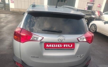 Toyota RAV4, 2015 год, 2 400 000 рублей, 4 фотография