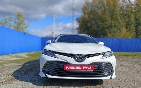 Toyota Camry, 2020 год, 3 750 000 рублей, 2 фотография