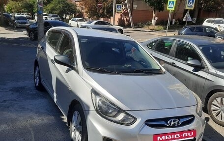 Hyundai Solaris II рестайлинг, 2011 год, 870 000 рублей, 2 фотография