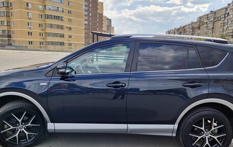 Toyota RAV4, 2017 год, 2 990 000 рублей, 2 фотография