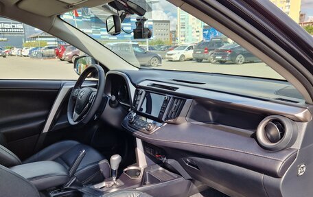 Toyota RAV4, 2017 год, 2 990 000 рублей, 5 фотография