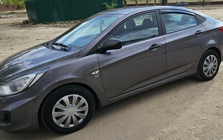 Hyundai Solaris II рестайлинг, 2013 год, 650 000 рублей, 2 фотография