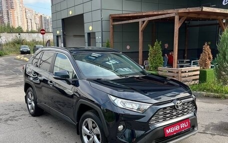 Toyota RAV4, 2020 год, 3 000 000 рублей, 2 фотография
