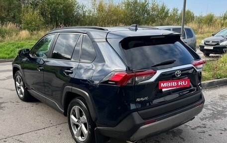 Toyota RAV4, 2020 год, 3 000 000 рублей, 4 фотография