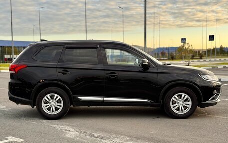 Mitsubishi Outlander III рестайлинг 3, 2017 год, 1 599 000 рублей, 10 фотография