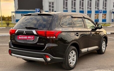 Mitsubishi Outlander III рестайлинг 3, 2017 год, 1 599 000 рублей, 4 фотография