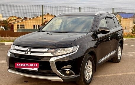 Mitsubishi Outlander III рестайлинг 3, 2017 год, 1 599 000 рублей, 7 фотография