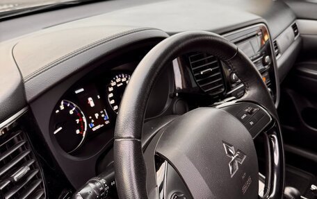 Mitsubishi Outlander III рестайлинг 3, 2017 год, 1 599 000 рублей, 17 фотография