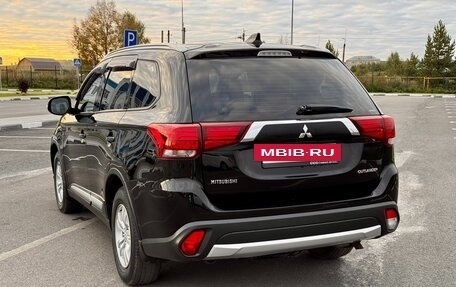 Mitsubishi Outlander III рестайлинг 3, 2017 год, 1 599 000 рублей, 13 фотография