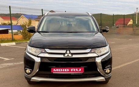 Mitsubishi Outlander III рестайлинг 3, 2017 год, 1 599 000 рублей, 8 фотография