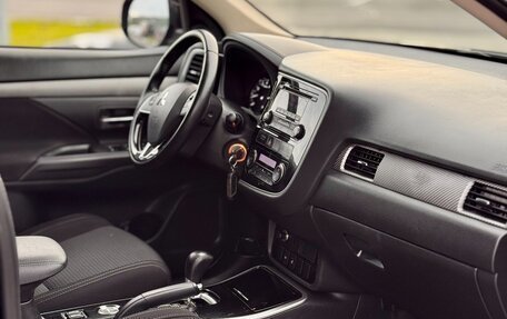 Mitsubishi Outlander III рестайлинг 3, 2017 год, 1 599 000 рублей, 21 фотография