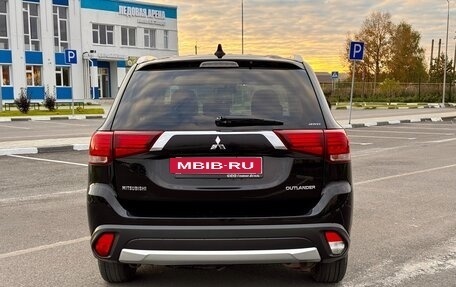 Mitsubishi Outlander III рестайлинг 3, 2017 год, 1 599 000 рублей, 12 фотография