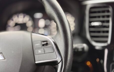 Mitsubishi Outlander III рестайлинг 3, 2017 год, 1 599 000 рублей, 24 фотография