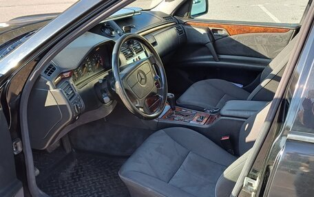 Mercedes-Benz E-Класс, 1998 год, 700 000 рублей, 9 фотография