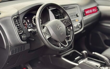 Mitsubishi Outlander III рестайлинг 3, 2017 год, 1 599 000 рублей, 15 фотография