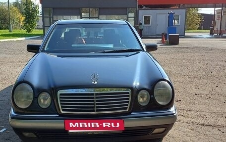 Mercedes-Benz E-Класс, 1998 год, 700 000 рублей, 21 фотография