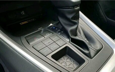 Toyota RAV4, 2025 год, 4 600 000 рублей, 9 фотография