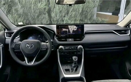 Toyota RAV4, 2025 год, 4 600 000 рублей, 11 фотография