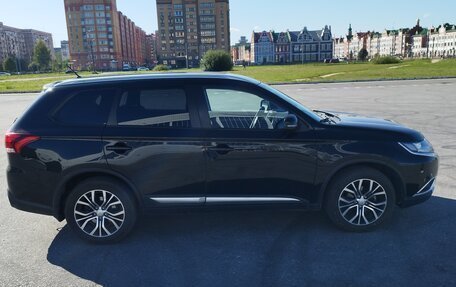 Mitsubishi Outlander III рестайлинг 3, 2015 год, 1 670 000 рублей, 3 фотография