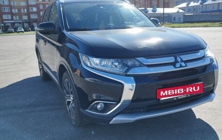 Mitsubishi Outlander III рестайлинг 3, 2015 год, 1 670 000 рублей, 2 фотография
