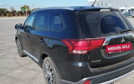 Mitsubishi Outlander III рестайлинг 3, 2015 год, 1 670 000 рублей, 7 фотография